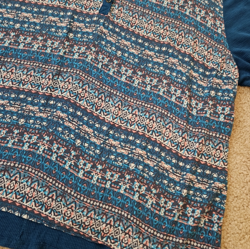 Bit & Bridle Women's Size 3x Teal and White Aztec Patterned Blouse - Picture 4 of 12